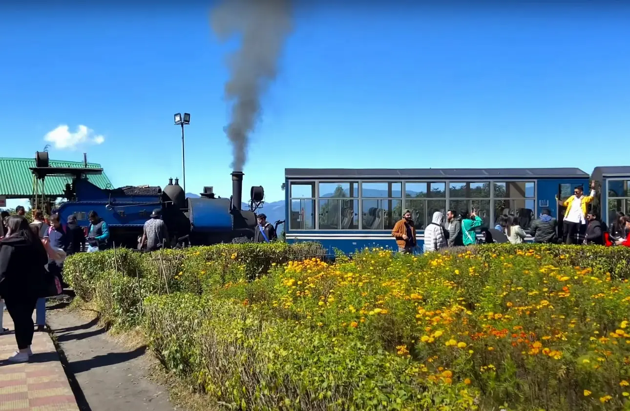 toy train darjeeling roadsrider